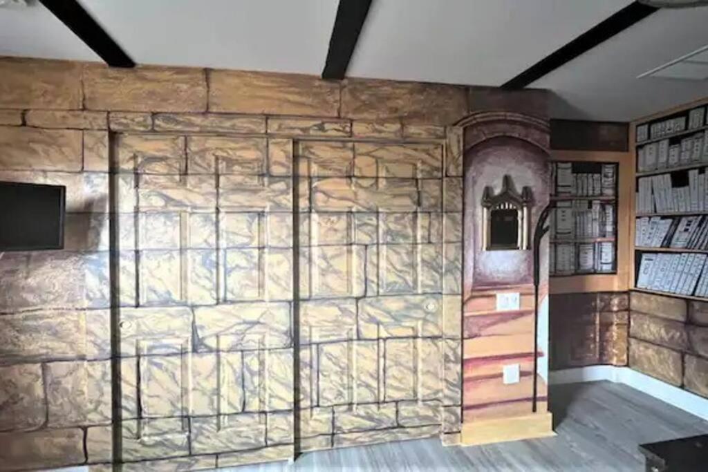 Cozy Themed 6 Br/4 Ba, Close To Orlando