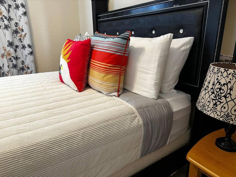 Holiday home Regal Oaks Mins To Disney