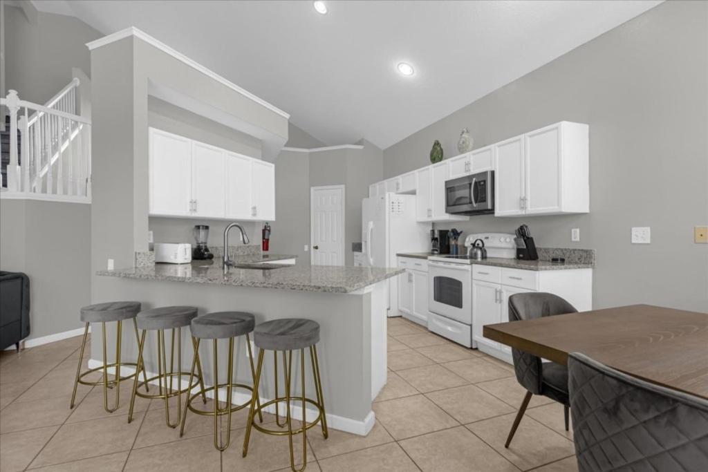 5 Bedrooms - 3,5 Bathrooms - Windsor Palms 8017 Kp Holiday home *