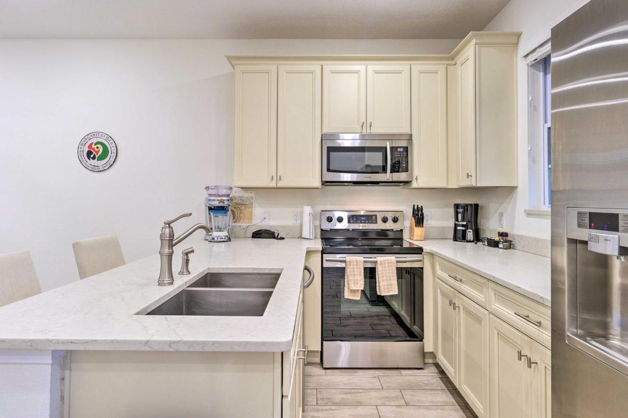 Holiday home Margaritaville And Hot Tub, 3 Mi To Orlando