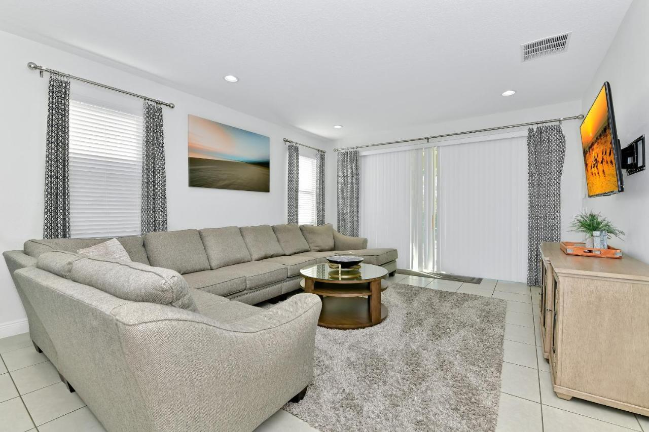 Spacious Near By Rentyl With Private Pool & Amenities - 250c *