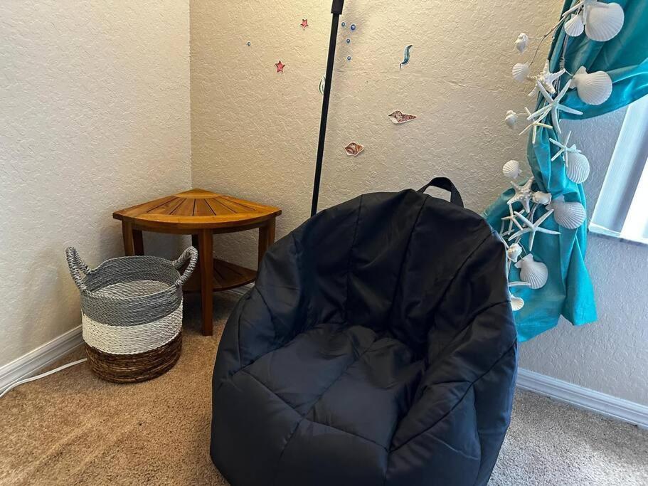 Holiday home Regal Oaks Mins To Disney