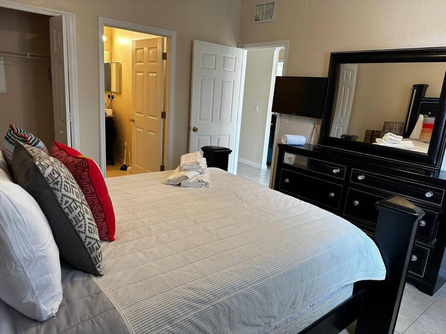 Regal Oaks Mins To Disney *