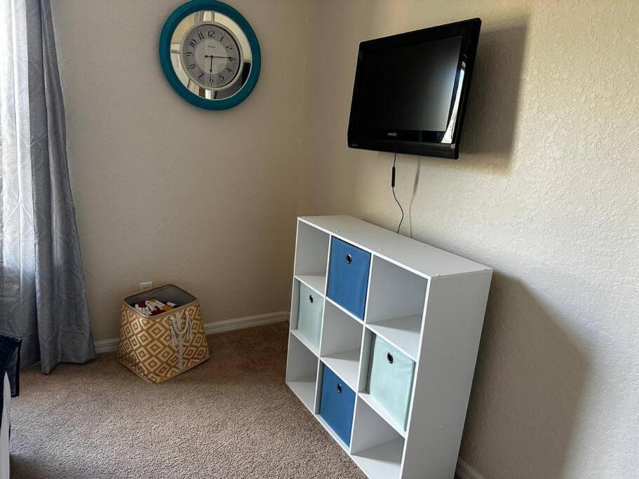 Holiday home Regal Oaks Mins To Disney Orlando