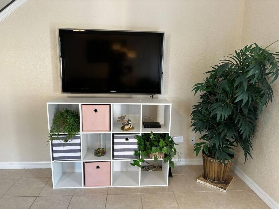 Holiday home Regal Oaks Mins To Disney