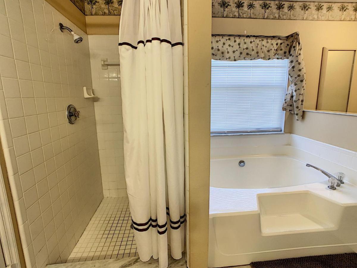 Upgraded Game , Pool Spa, Universal , Close By *