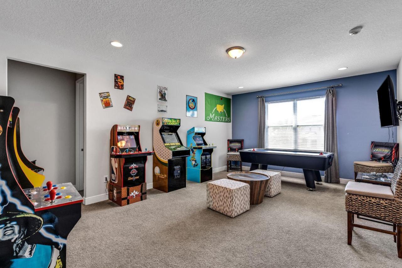 Holiday home Spacious 8 Bdr Family With Arcades And Free Pool Heat *