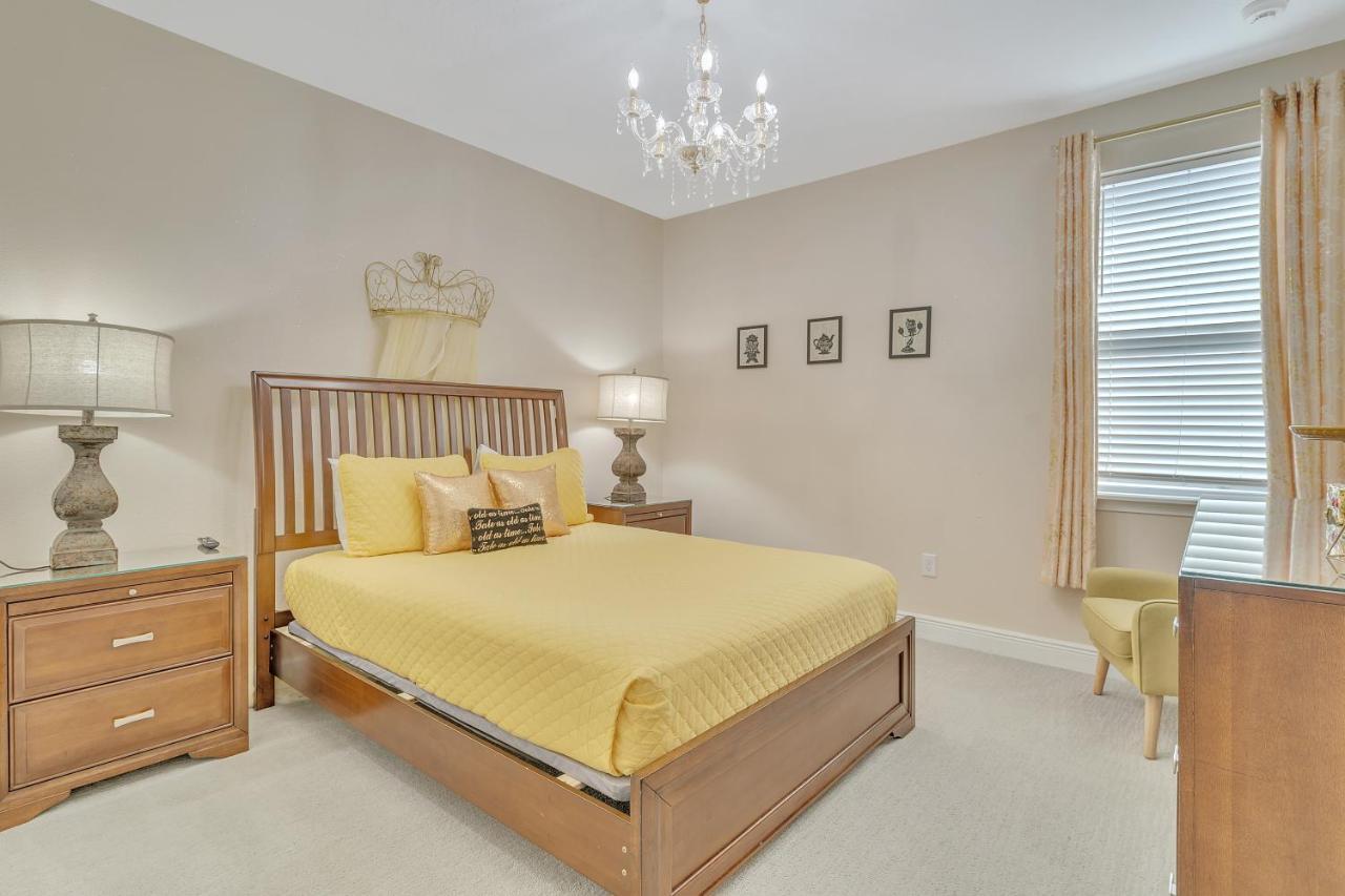 Stunning 11 Bedroom Themed House With Huge Pool Near Disney Holiday home