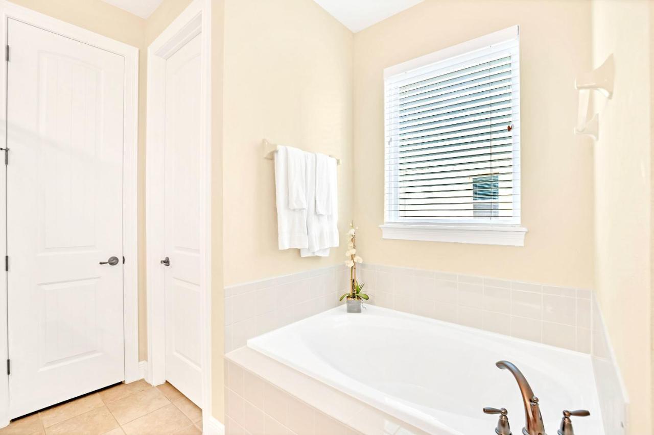 Huge 10 Bdr Family House With Arcades And Free Pool Heat Near Holiday home