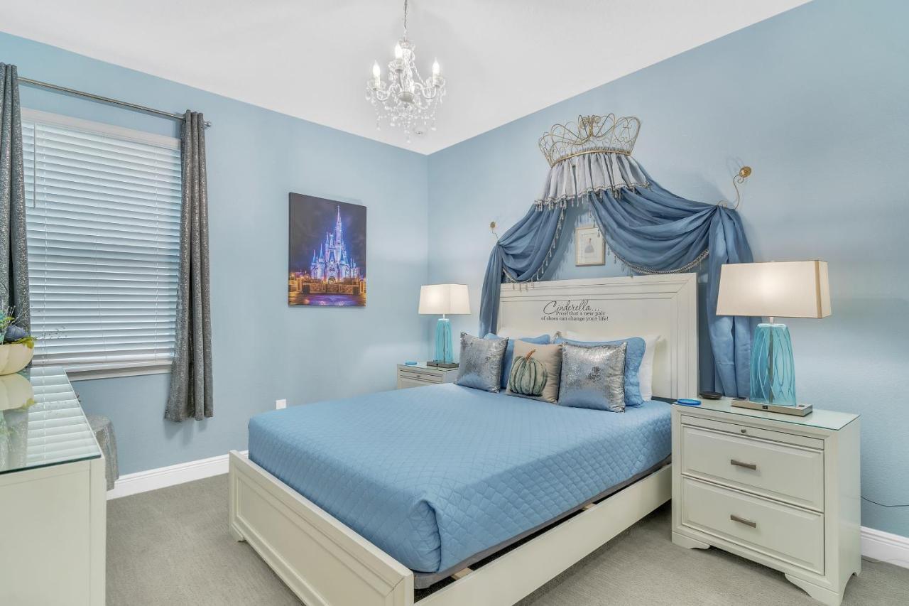Stunning 11 Bedroom Themed House With Huge Pool Near Disney Holiday home