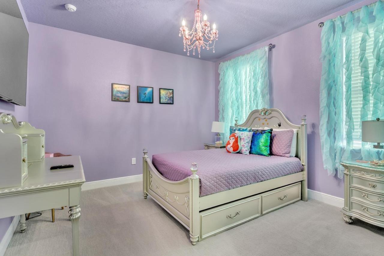 Holiday home Stunning 11 Bedroom Themed House With Huge Pool Near Disney *