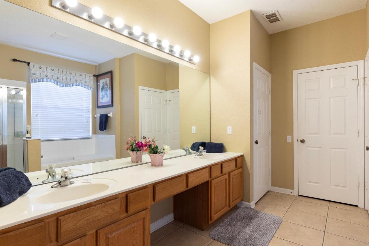 Windsor Hills Resort! 2 Miles To Disney! 6 Bedroom With Private Pool & Holiday home