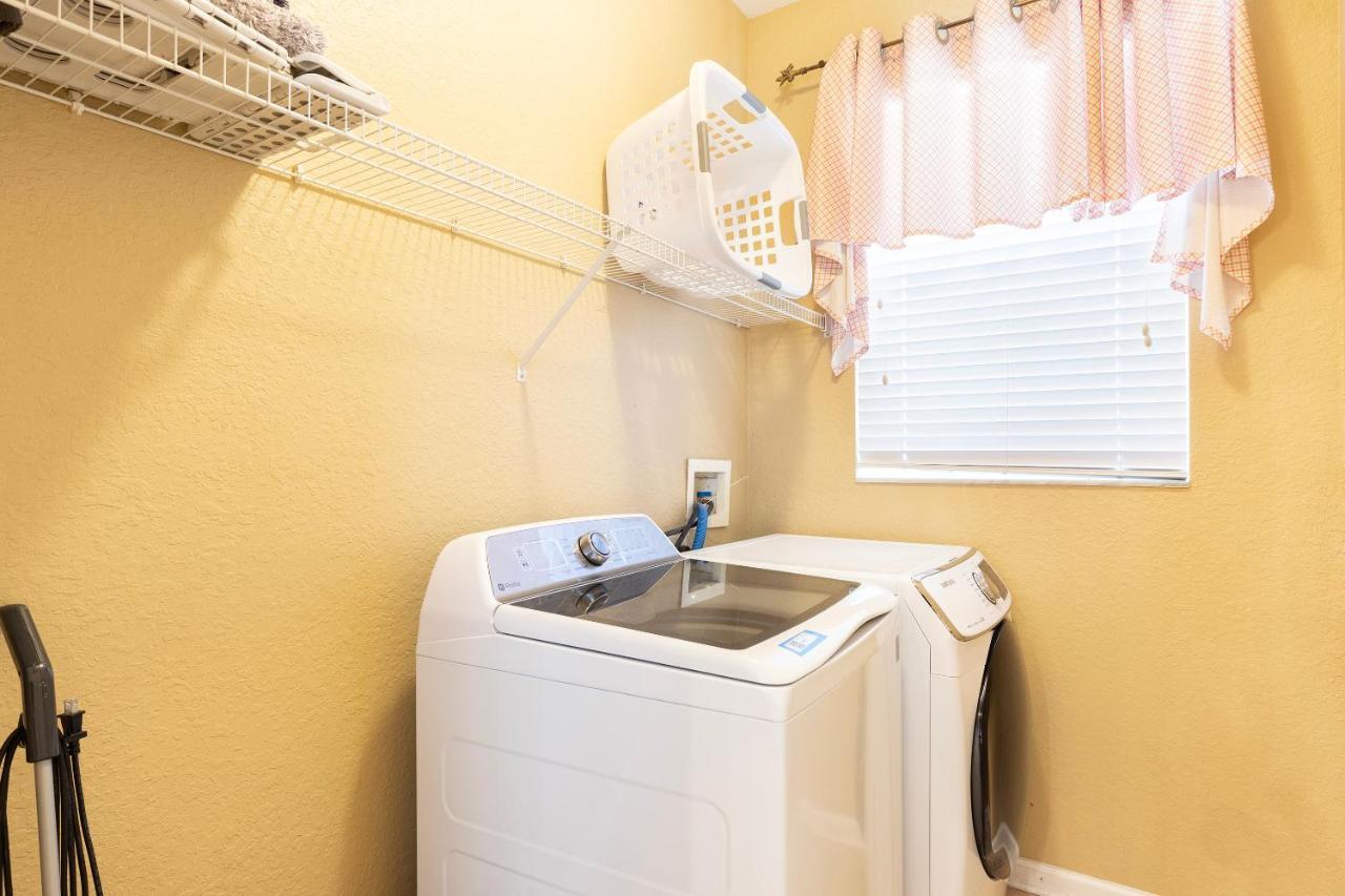 Windsor Hills Resort! 2 Miles To Disney! 6 Bedroom With Private Pool & Holiday home Orlando