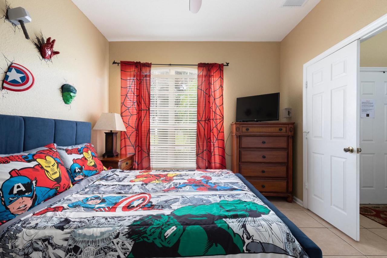 Windsor Hills Resort! 2 Miles To Disney! 6 Bedroom With Private Pool & Holiday home