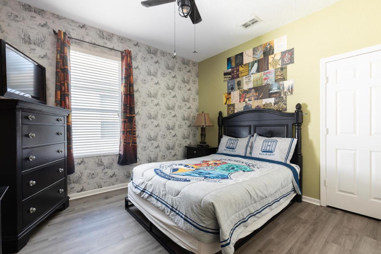 Windsor Hills Resort! 2 Miles To Disney! 6 Bedroom With Private Pool & Holiday home