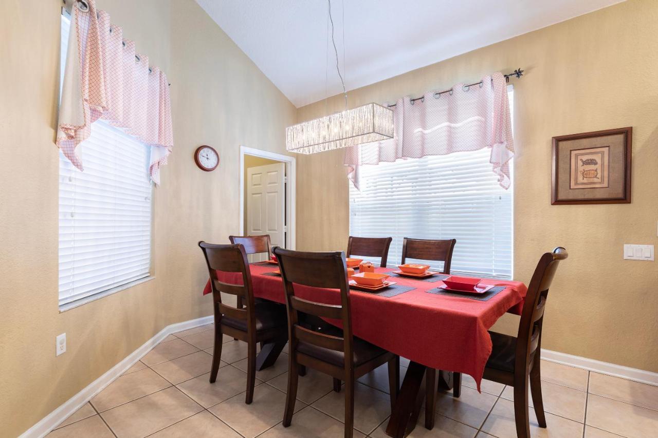 Windsor Hills Resort! 2 Miles To Disney! 6 Bedroom With Private Pool & Holiday home