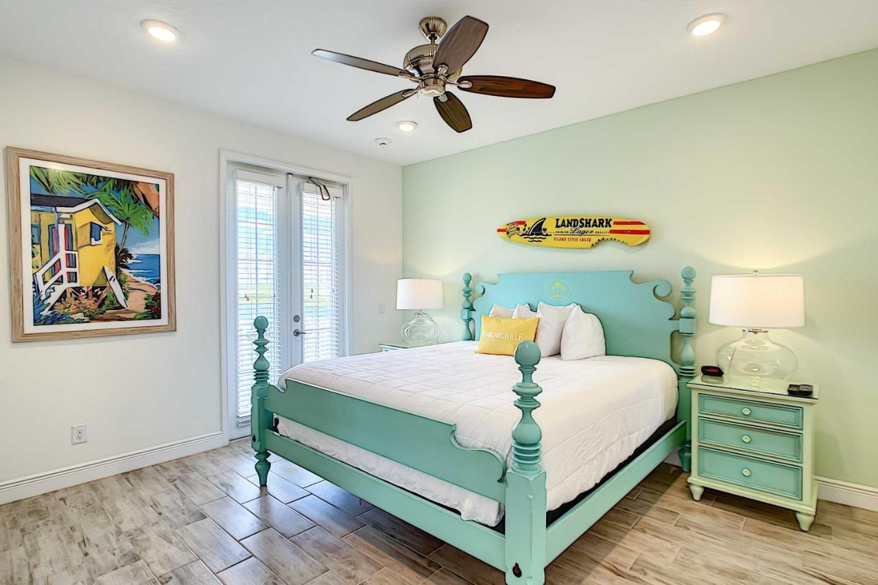 Margaritaville And Hot Tub, 3 Mi To Holiday home