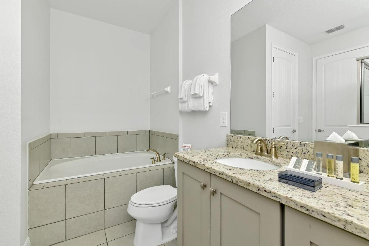 Holiday home Spacious Near By Rentyl With Private Pool & Amenities - 250c *