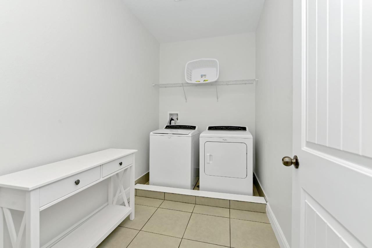 Spacious Near By Rentyl With Private Pool & Amenities - 250c Holiday home