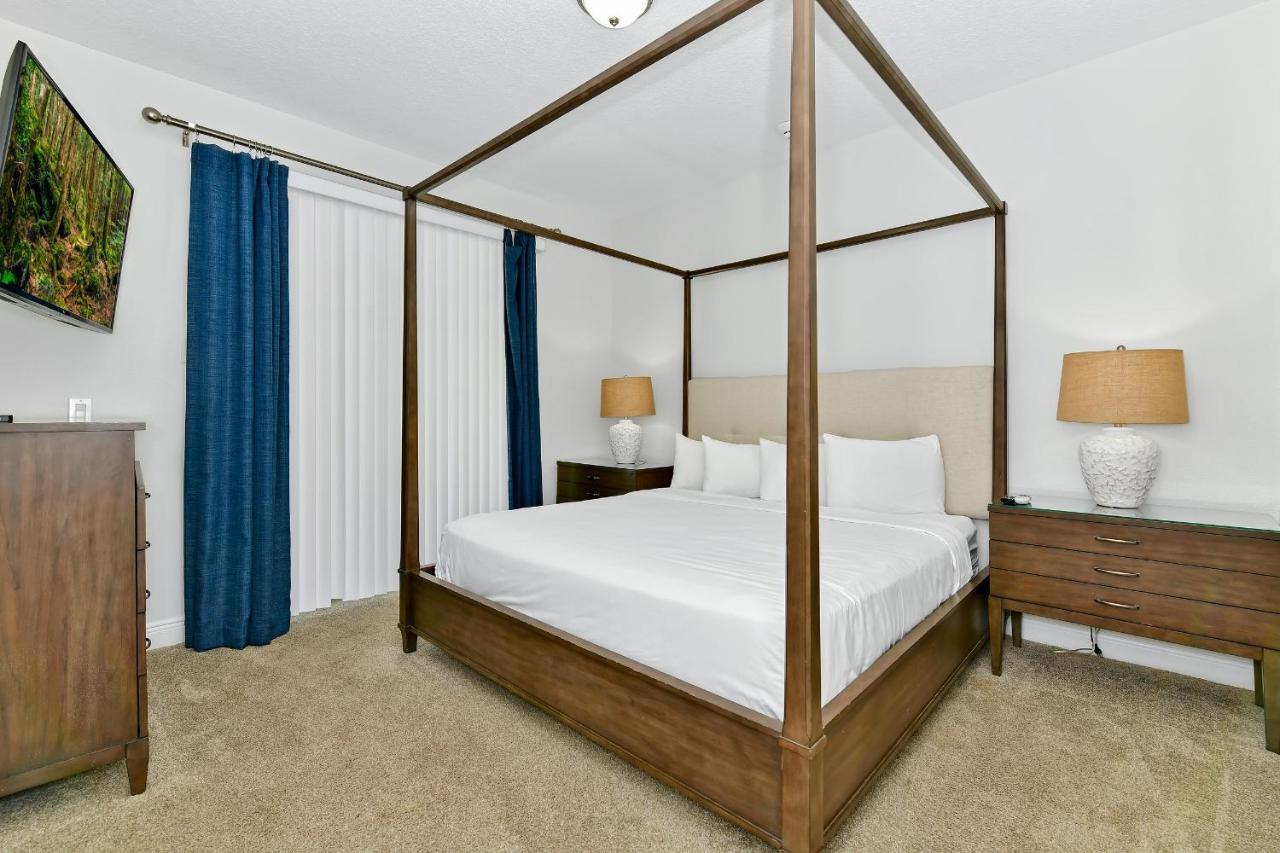 Spacious Near By Rentyl With Private Pool & Amenities - 250c