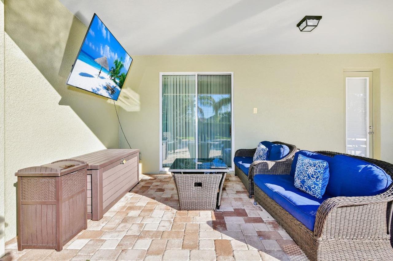 Spacious Near By Rentyl With Private Pool & Amenities - 250c Holiday home Orlando