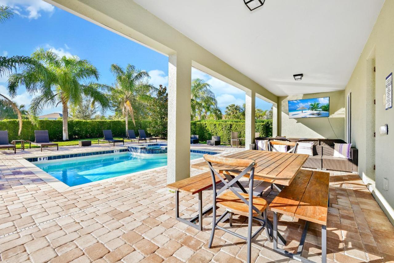 Spacious Near By Rentyl With Private Pool & Amenities - 250c Holiday home *