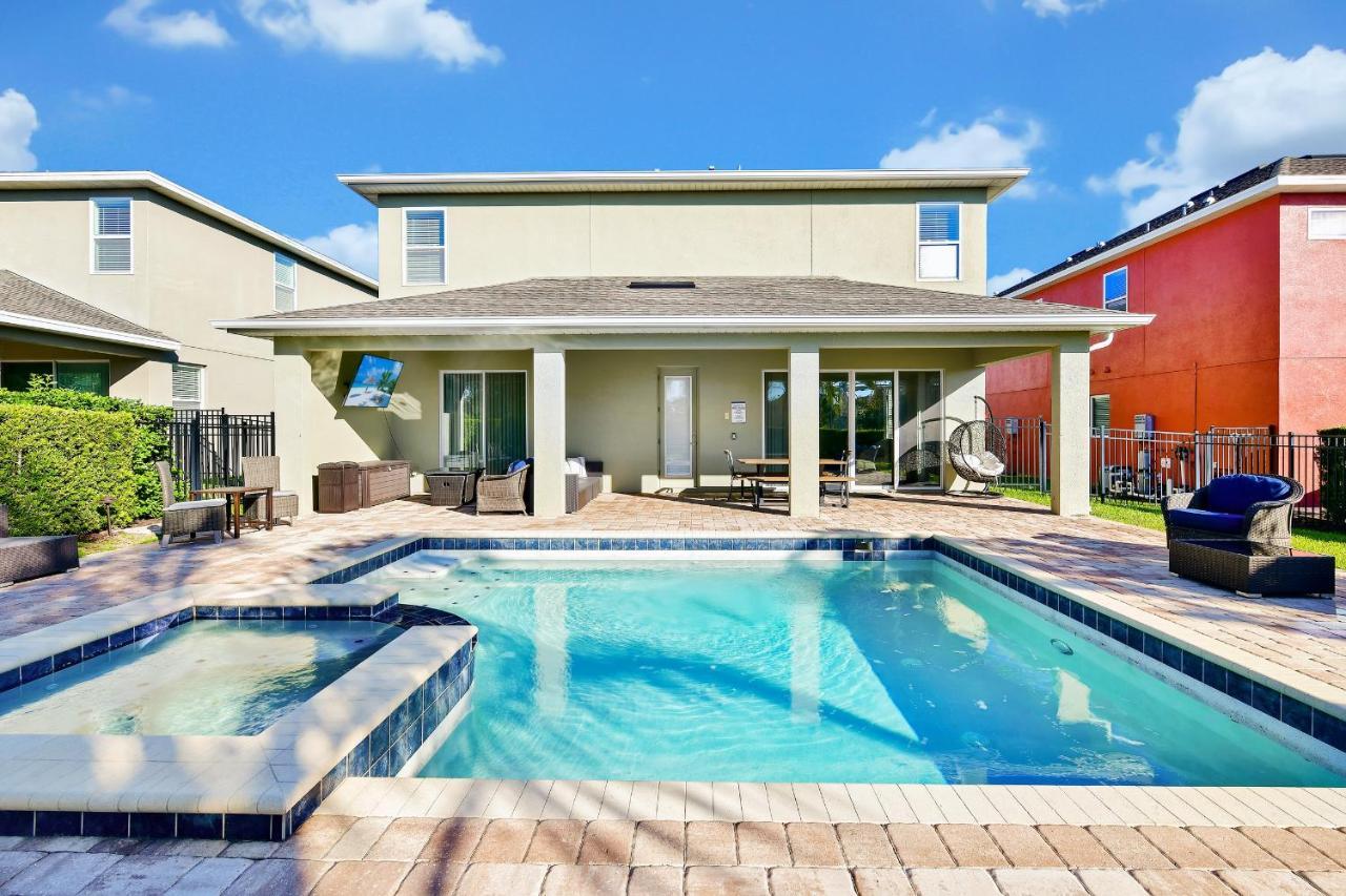 Spacious Near By Rentyl With Private Pool & Amenities - 250c Holiday home Orlando