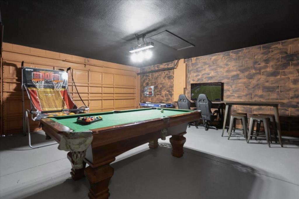 4 Bedrooms - 3 Bathrooms - Veranda Palms 4461 Np