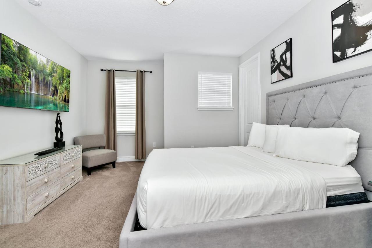 Modern With Private Pool Near With Amenities By Rentyl - 7655f * Orlando