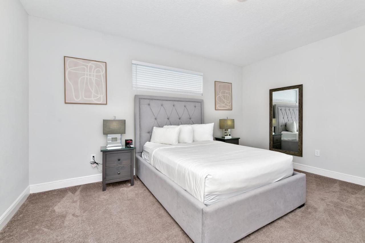 Modern With Private Pool Near With Amenities By Rentyl - 7655f Orlando