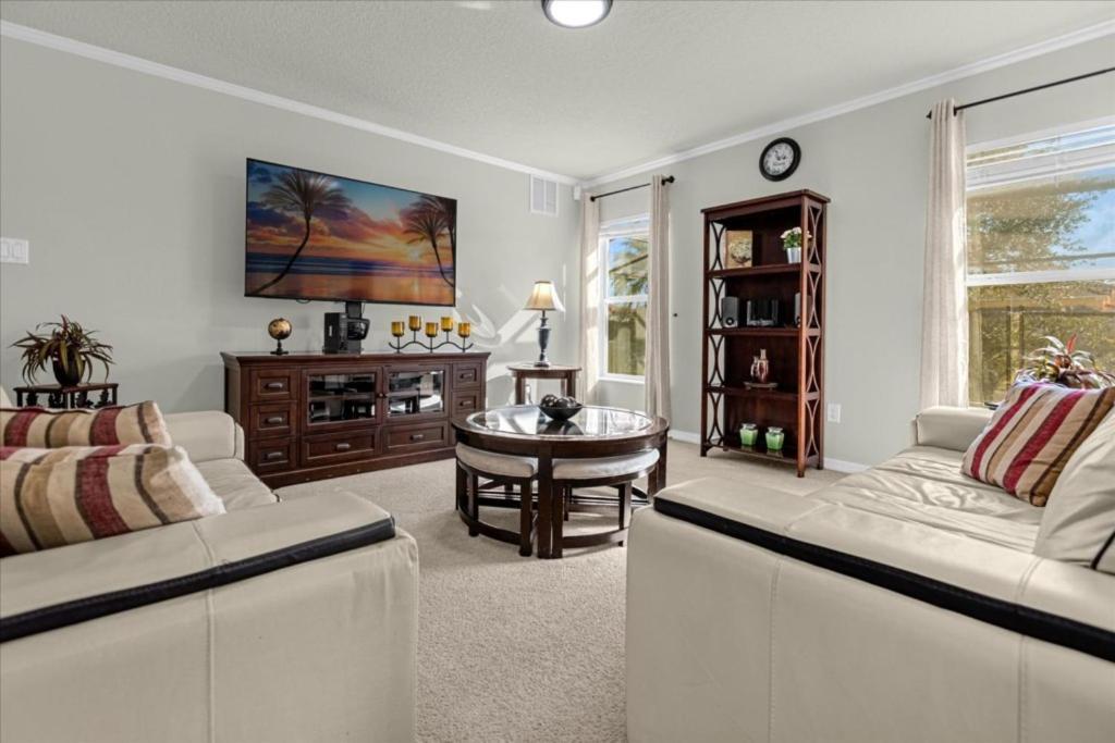 4 Bedrooms - 3 Bathrooms - Veranda Palms 4461 Np Holiday home *
