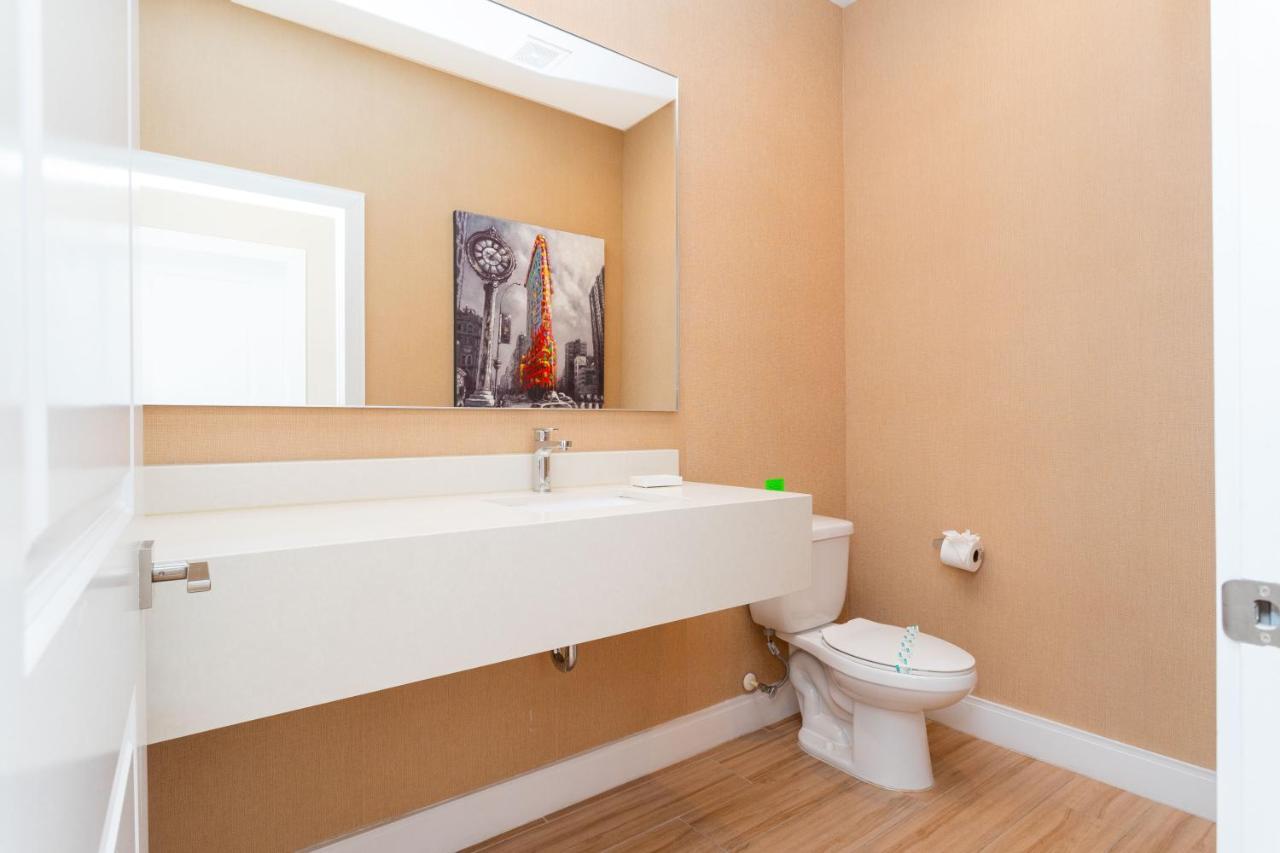 Gorgeous 3 Bd Close To @ Magic Village 7568 * Orlando
