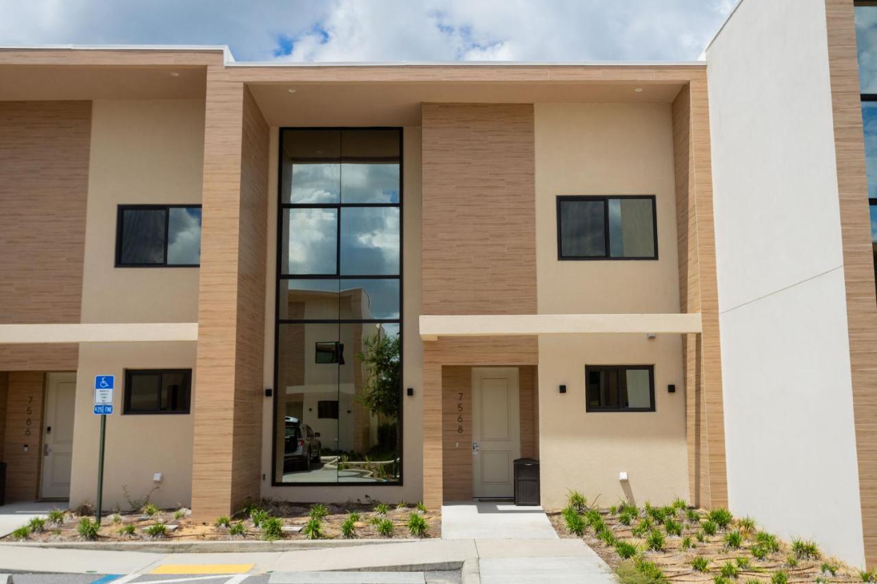 Gorgeous 3 Bd Close To @ Magic Village 7568 Holiday home