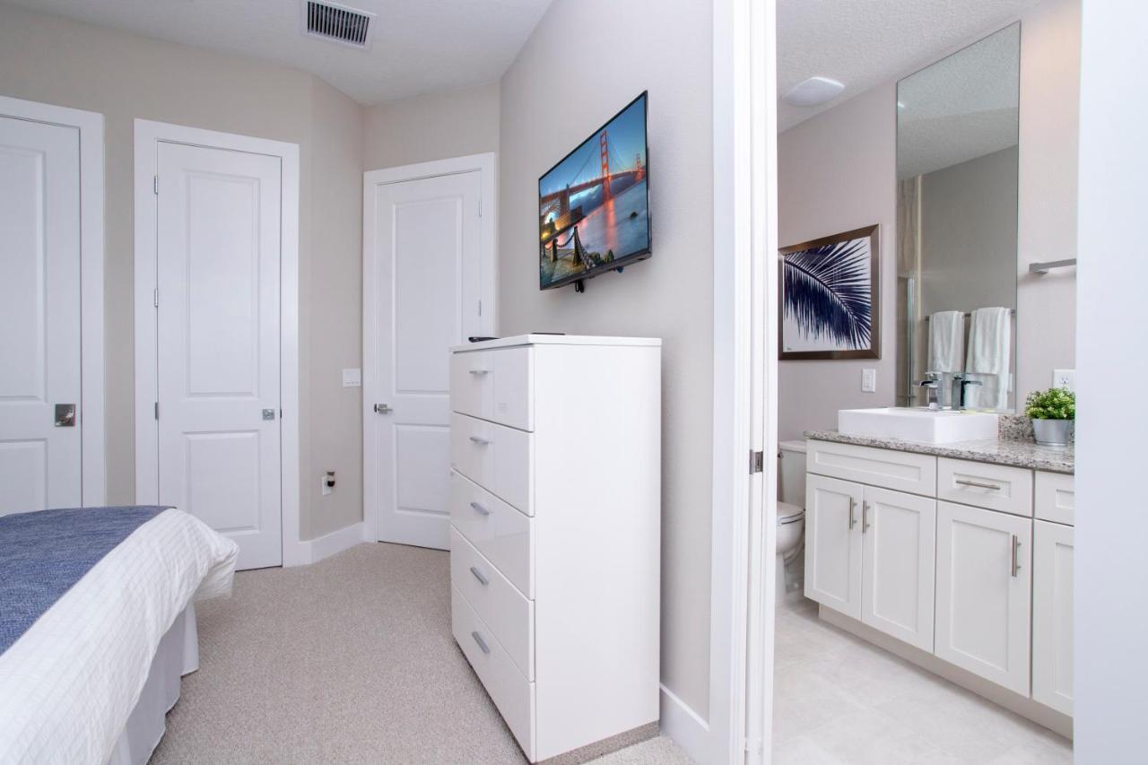 Gorgeous 4 Bedroom Family Friendly Close To 7573 Orlando