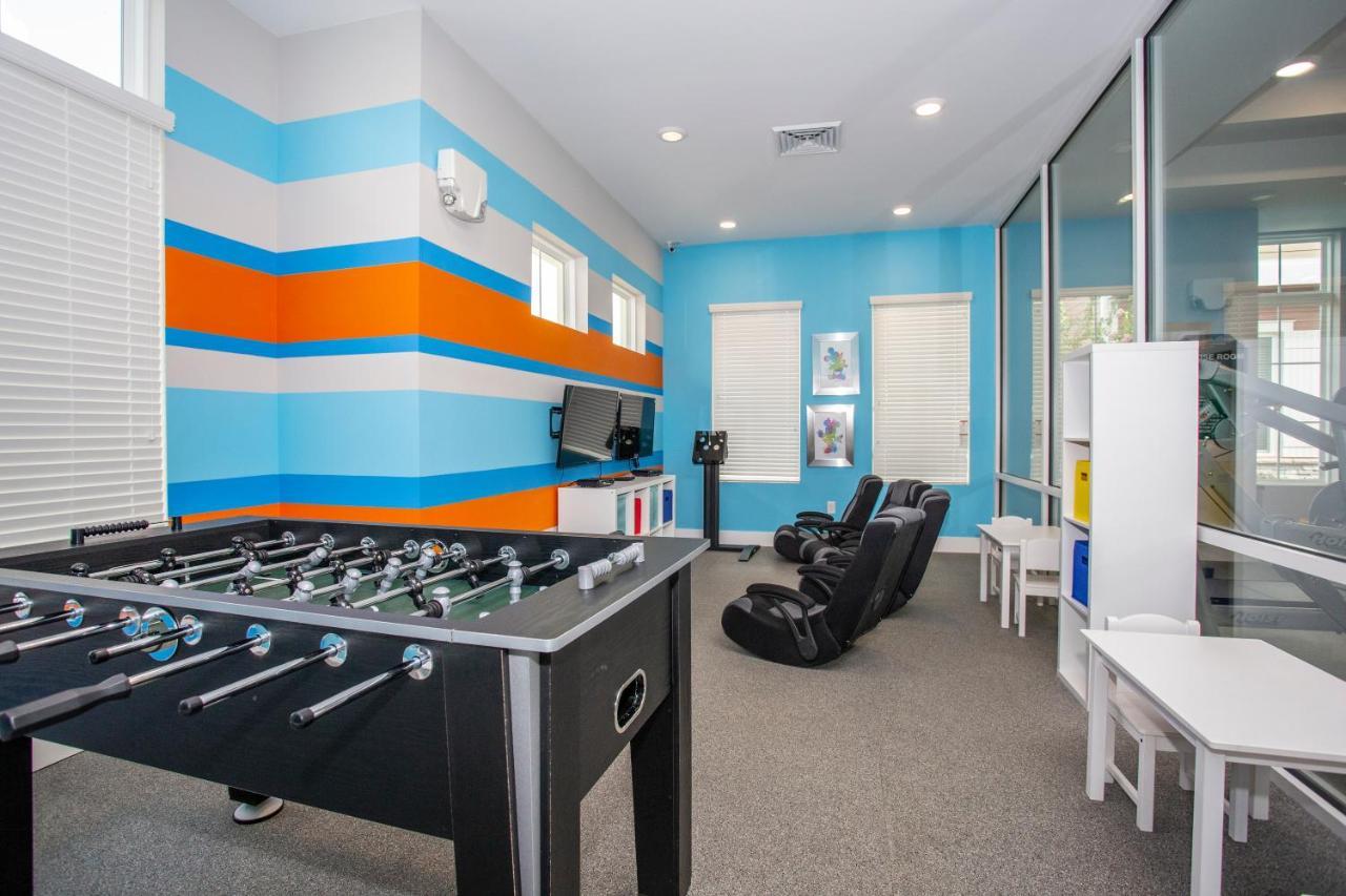 Gorgeous 4 Bedroom Family Friendly Close To 7573 Orlando