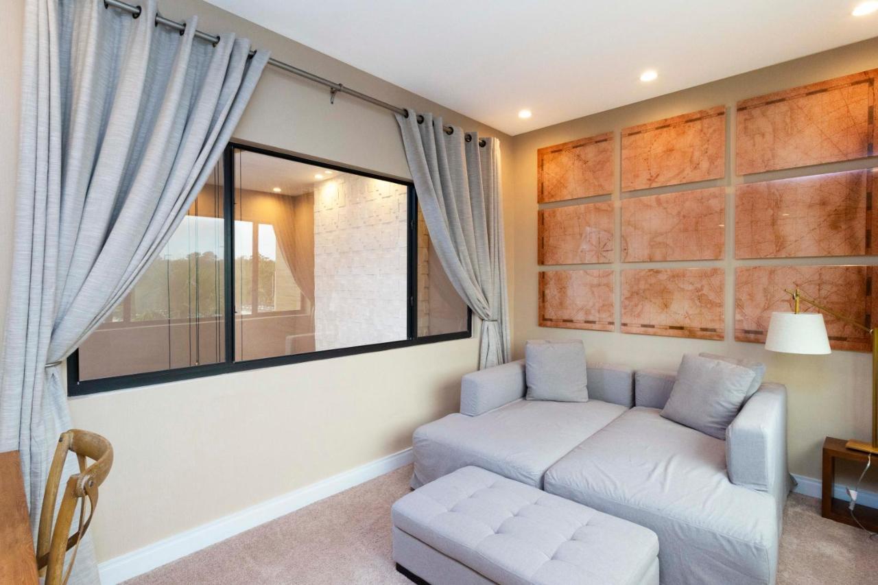 Gorgeous 4bd Close To @ Magic Village 7581 *