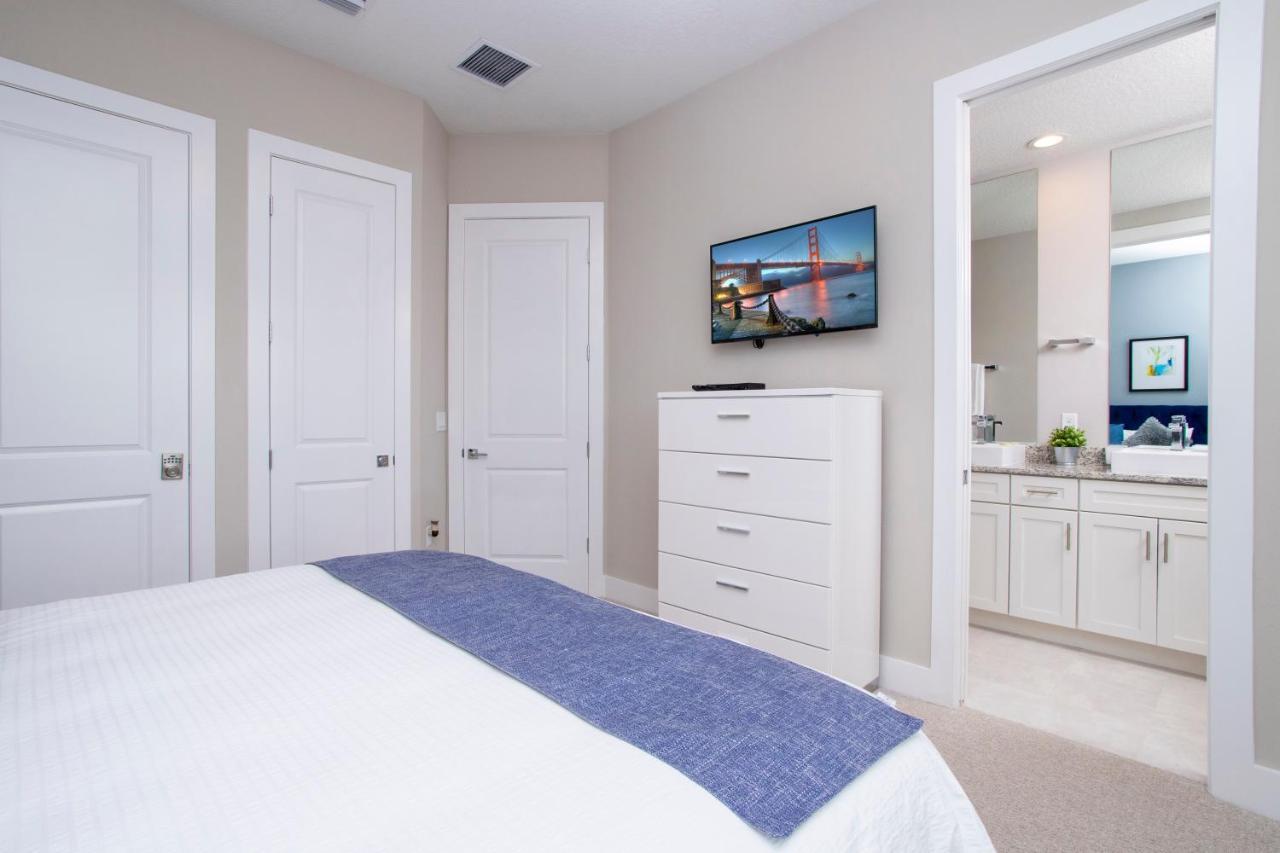 Gorgeous 4 Bedroom Family Friendly Close To 7573 Orlando