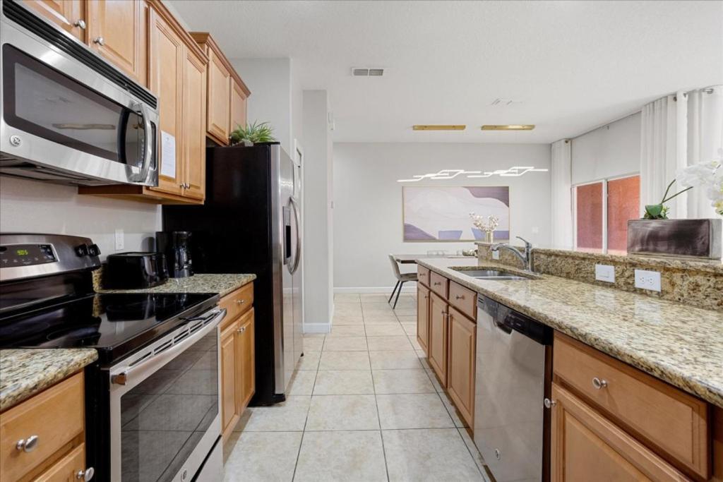 4 Bedrooms - 3 Bathrooms - Paradise Palms 8974 Mp