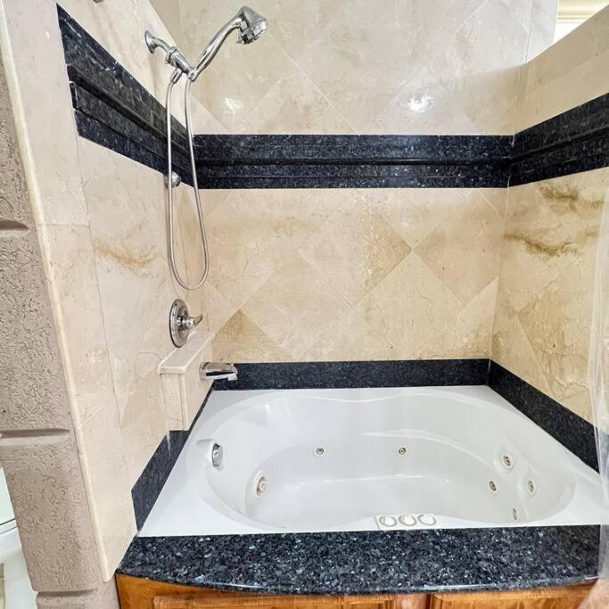 Like House, 4 Bedrooms, 3 Bathrooms * Orlando
