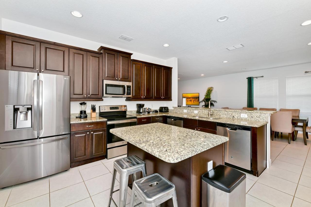 Lovely With Private Pool And Amenities Near By Rentyl - 7572m Orlando