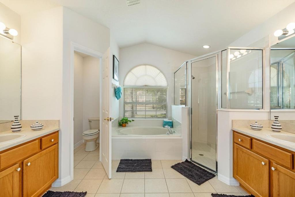 #196-fantastic 6 Bed With Own Private Pool And With No Rear Neighbors Orlando