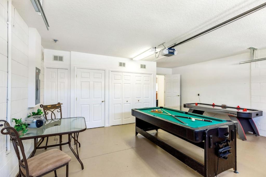#196-fantastic 6 Bed With Own Private Pool And With No Rear Neighbors