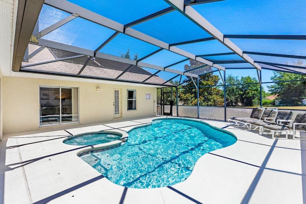 #196-fantastic 6 Bed With Own Private Pool And With No Rear Neighbors Orlando