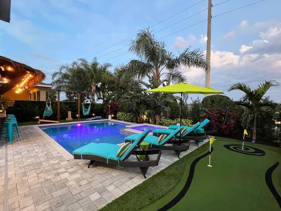 Villa November Deal! Tiki Tropical Oasis & Mini Golf Orlando