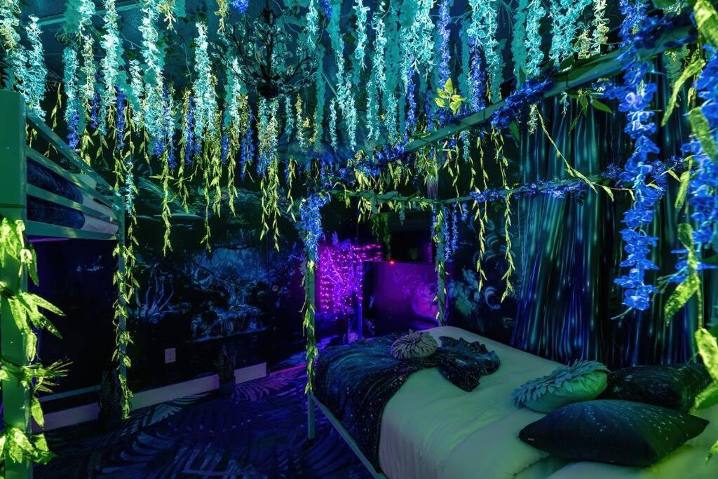 Villa November Deal! Tiki Tropical Oasis & Mini Golf Orlando