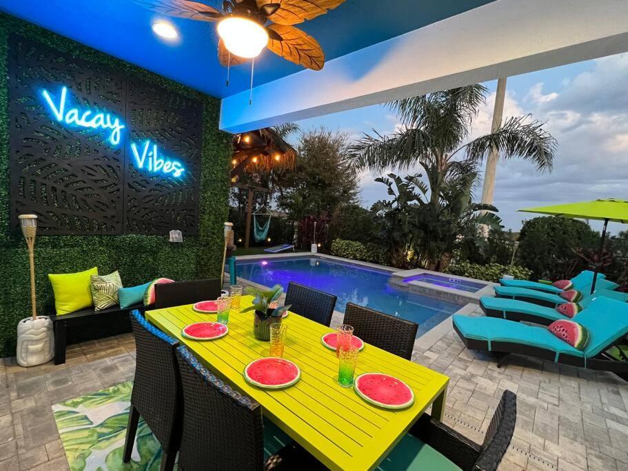 Villa November Deal! Tiki Tropical Oasis & Mini Golf Orlando