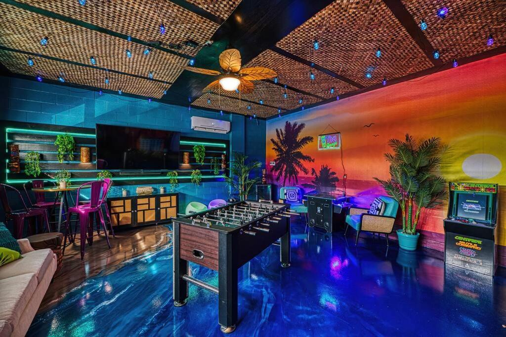 November Deal! Tiki Tropical Oasis & Mini Golf * Orlando