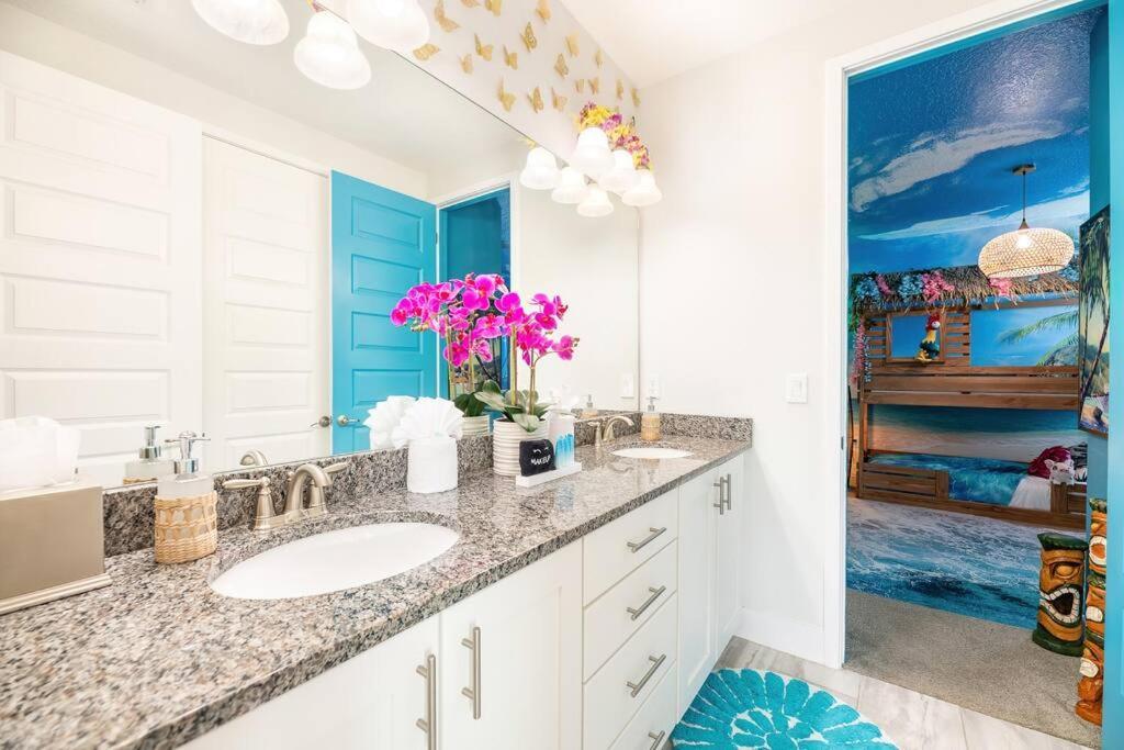 Villa November Deal! Tiki Tropical Oasis & Mini Golf Orlando