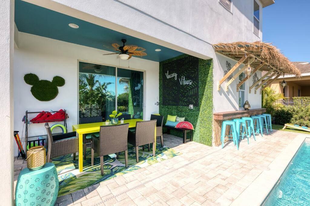 November Deal! Tiki Tropical Oasis & Mini Golf Villa Orlando
