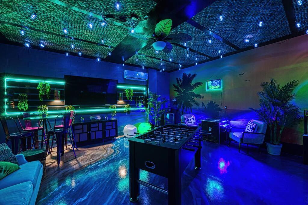 Villa November Deal! Tiki Tropical Oasis & Mini Golf